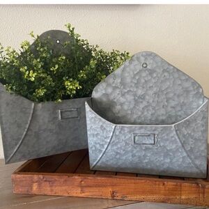 NWT Bundle of 2 Creative Co-op metal wall pockets❤️❤️❤️❤️